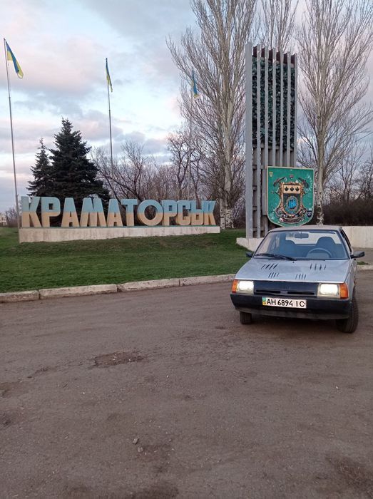 Машинка на ходу каждый день. Ездит девушка. Машина обслужена от А до Я, покупалось авто, чтобы научиться ездить, естественно есть нюансы. Просьба не беспокоить с глупыми предложениями, все подробности по телефону/сообщения. Авто с ПОЛНЫМ переоформлением