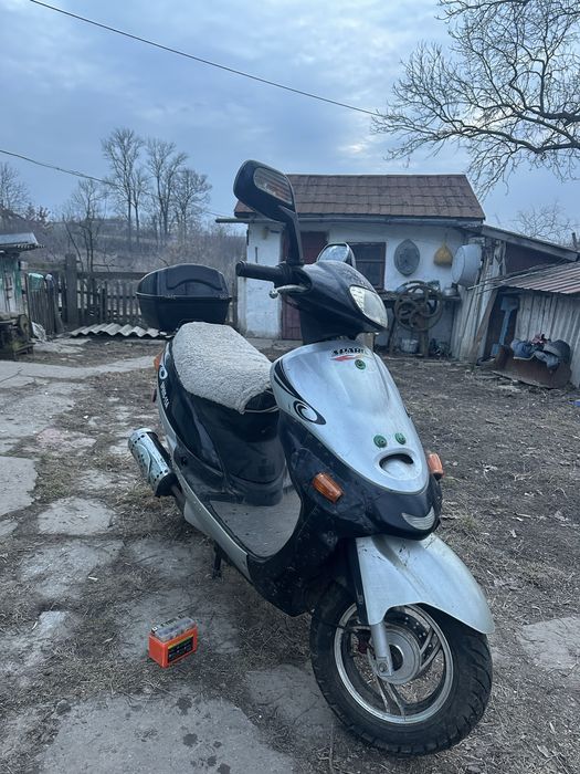 Скутер спарк 80кубів