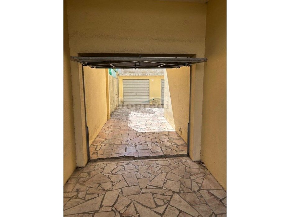 Apartamento T3 resultado da união de 2 apartamento