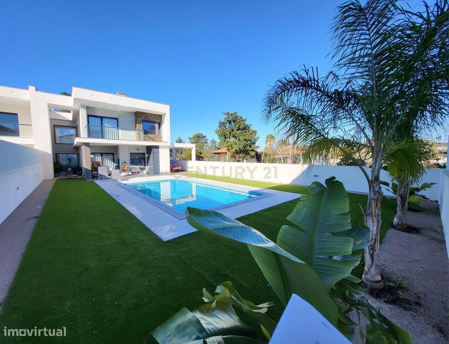 Moradia Isolada T4 de 2020, com piscina, num lote de 508m2