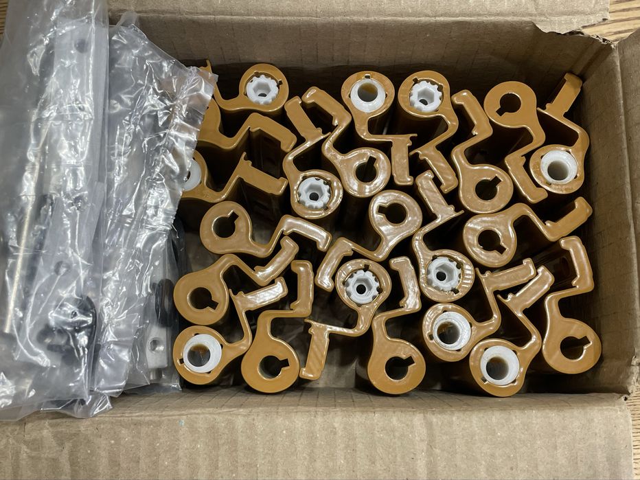 Петля для алюминиевых дверей Stublina 2006 двукрылая RAL8001