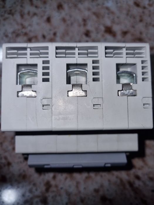 автомат Eaton 80A 3 фази