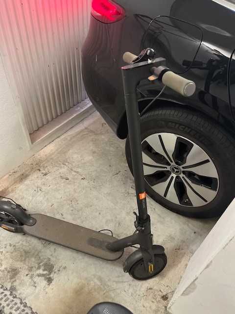 Trotinete Elétrica XIAOMI MI Essential (250W - Autonomia: 20 Km - Preto)
