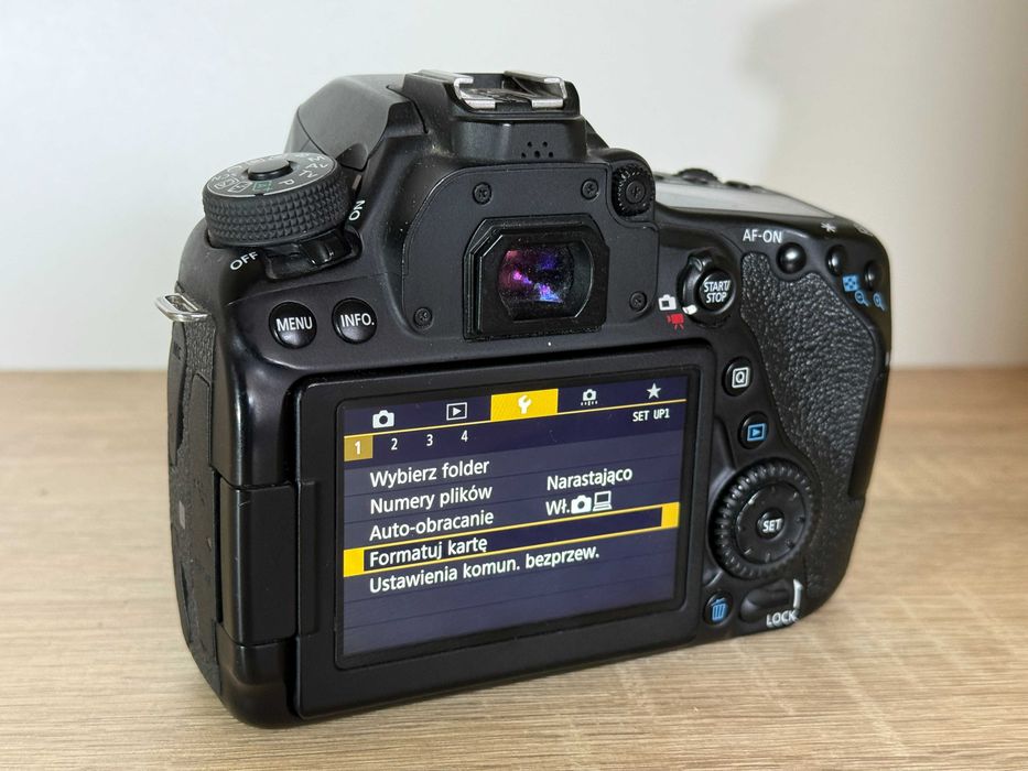 Canon EOS 80D body