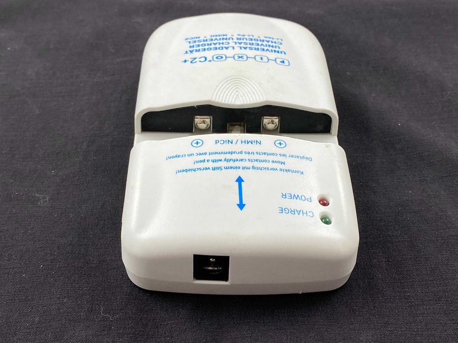 Carregador de pilhas universal