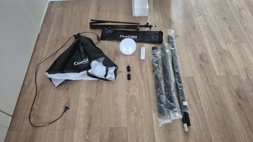 ZESTAW DO TŁA 215x170cm. TŁO CZARNE 1,6x5m FIZELINOWE NA TULEI + 2 KLIPSY  + statyw wraz  softboxem i lampa LED w zestawie.