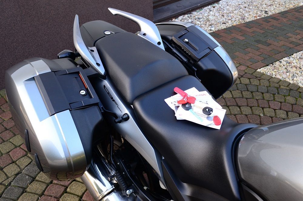 Honda CBF Honda CBF 1000 2015 ROK z Niemiec vfr fz1 fjr st gtr mt 09
