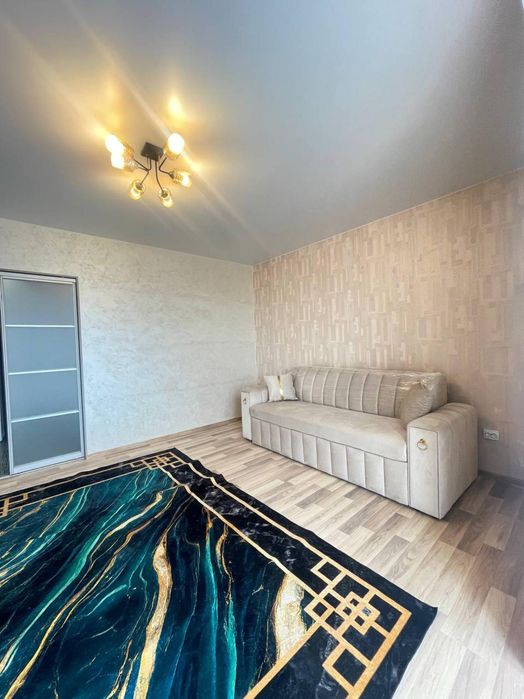 2-кімнатна з дизайнерським ремонтом, Пасічна