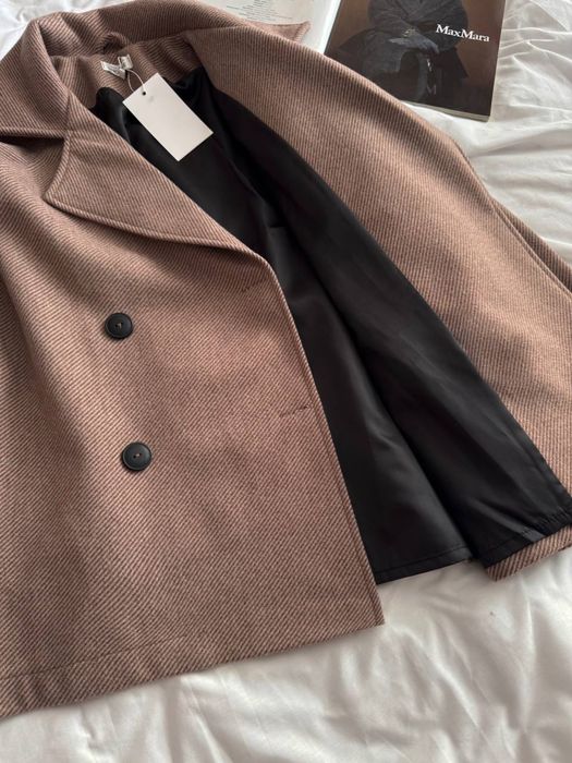 Жіноче модне пальто