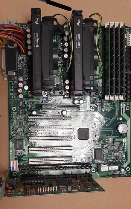 Материнская плата P6DGE серверная раритет 2 процессора pentium 2 slot1