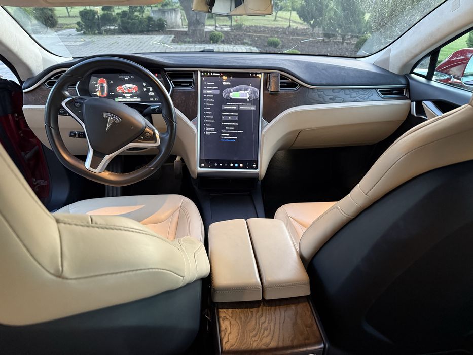 Tesla Model S 2016