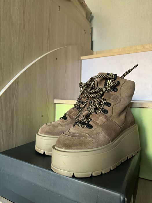 Ботинки ботильоны 38 р estro замша