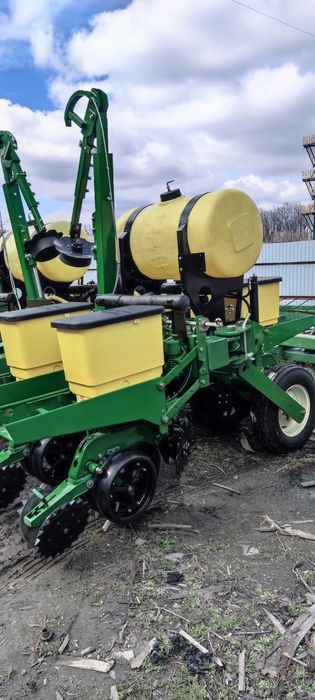 Сівалка пневматмчна точного висіва  JOHN DEERE 7200 Джон Дір