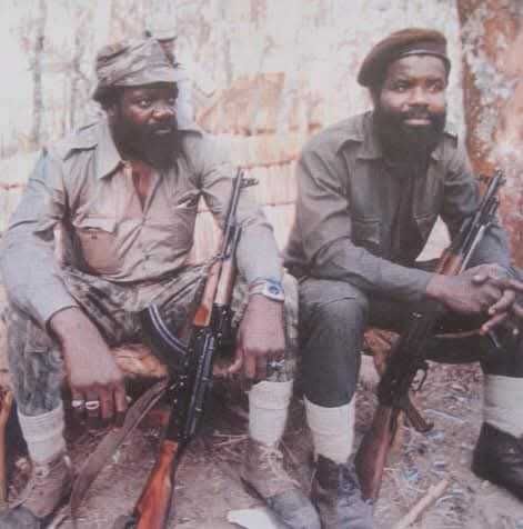 ANGOLA - ONDE OS GUERREIROS NÃO DORMEM, de Urbano Chassanha - 2000