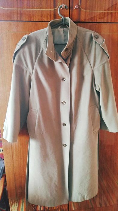 Елегантне жіноче пальто.