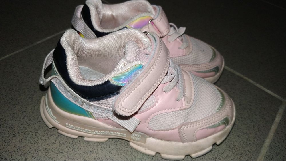 Кросівки та ботіночки