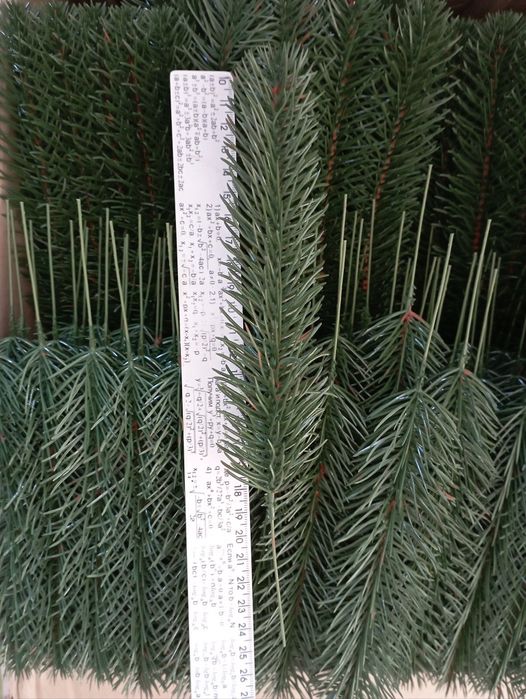 Штучна гілка ялини лита зелена для новорічних композицій