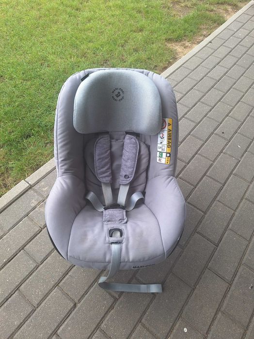 Fotelik i Nosidełko maxi cosi z bazą 2w1