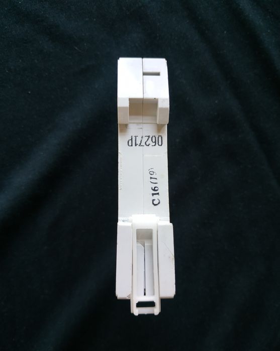 Два автоматических выключателя