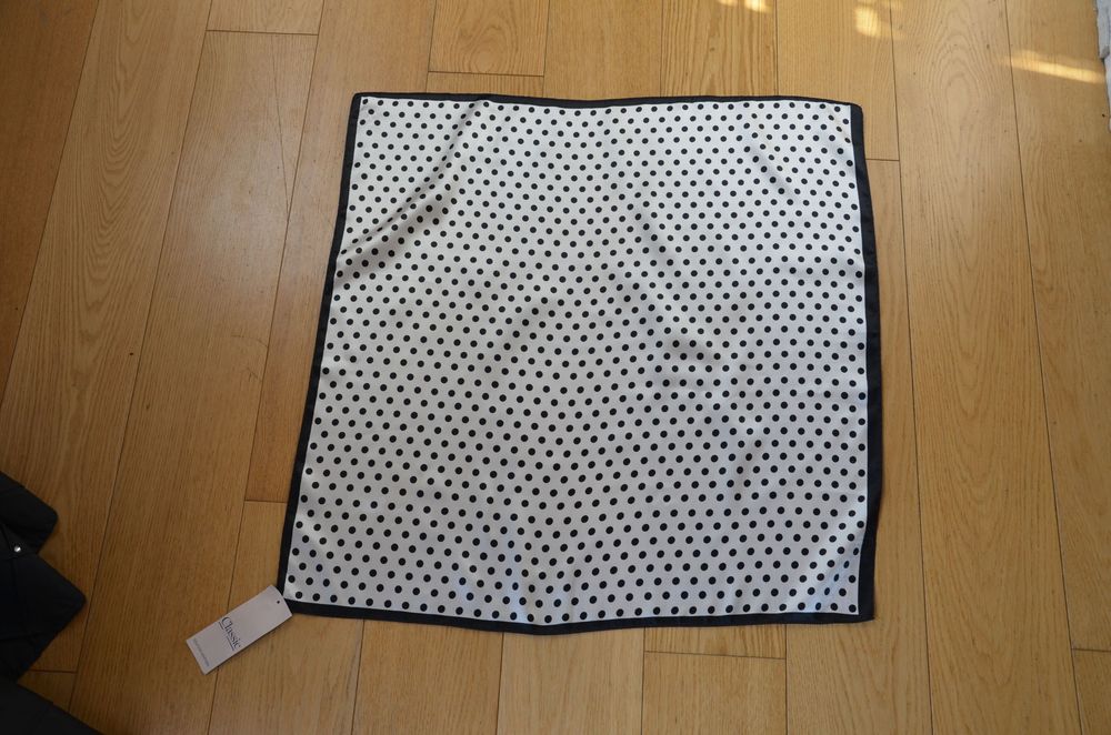 apaszka chusta w grochy czarne 66x66