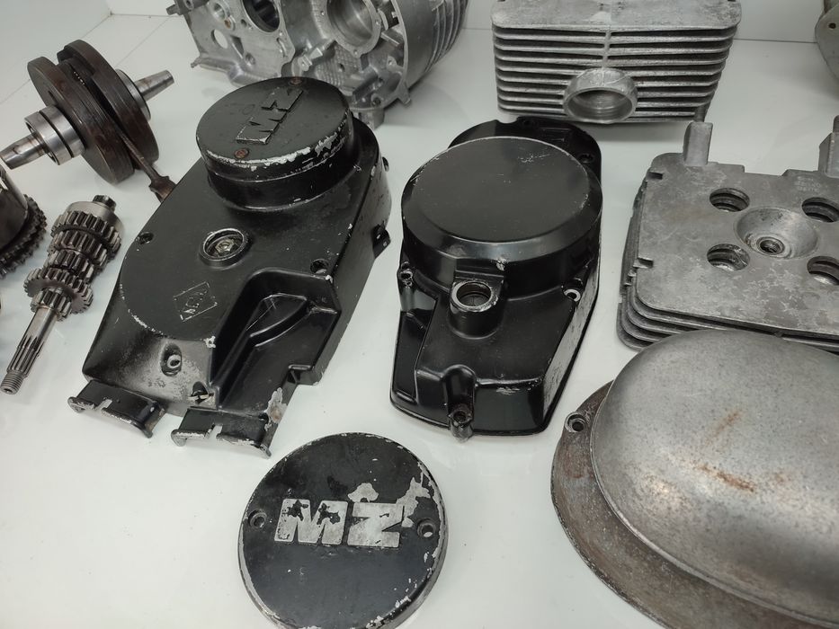 Części silnikowe MZ ETZ 125 150 lub TS ES 125 150 cylinder skrzynia