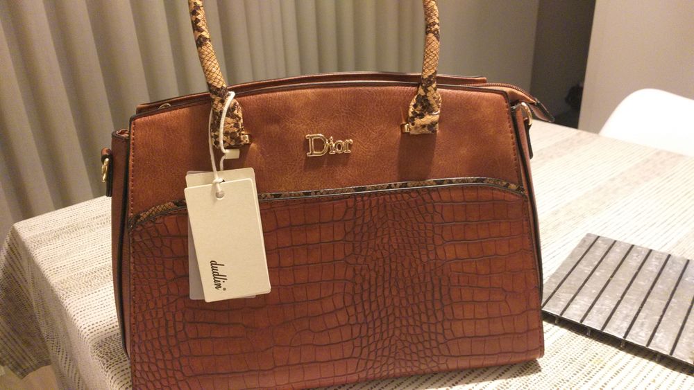 Carteira "Dior" (nao original)