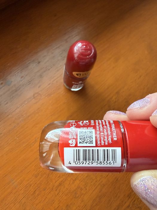 Essence dwa nowe klasycxne lakiery do paznokci