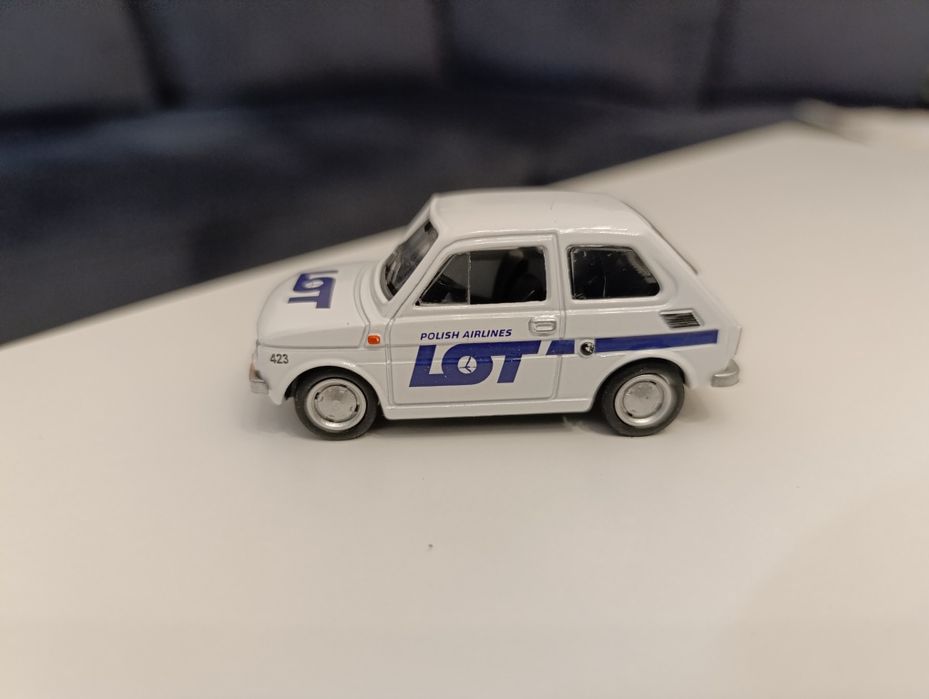 Fiat126p biały lot zabawka pll lot resorak lotnisko