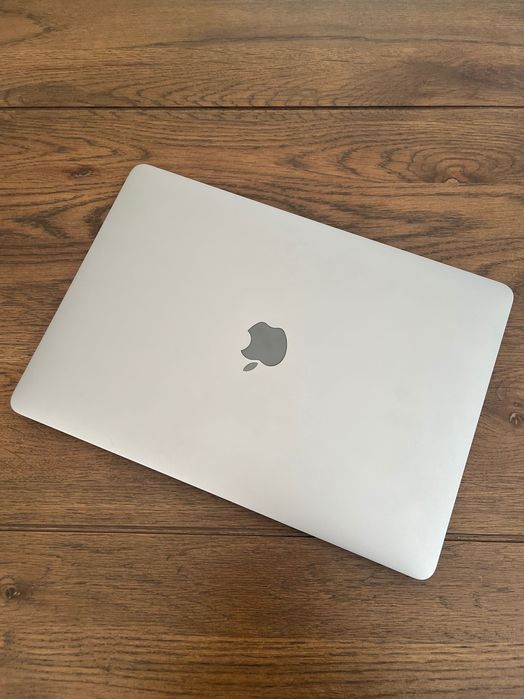 Portátil MacBook Pro 13” (como novo)