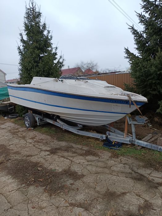 Катер Bayliner каютный