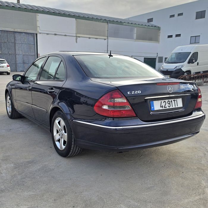 Mercedes-Benz E 220 CDI Elegance  -Caixa Automática — photo 4