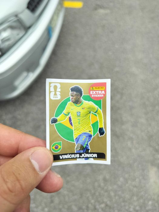 Vendo cromos vini junior ouro e alphonso davies bronze