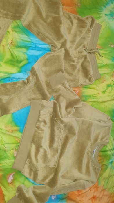 Nowy dres welurowy dla dziecka uniwersalny 134 cm