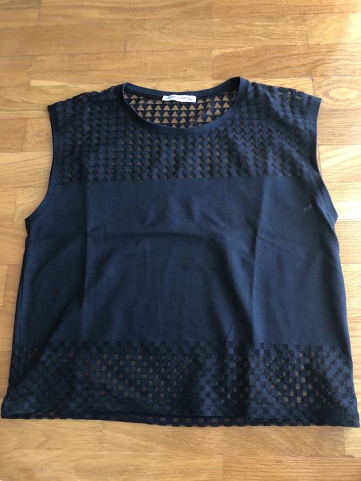 Camisola preta com manga à cava