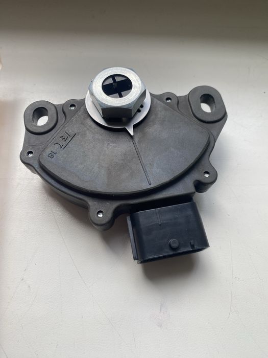 Датчик увімкнення/положення коробки передач Honda accord 28900-RYF-023