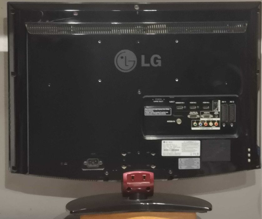Vendo TV/Monitor com suporte de mesa em bom estado