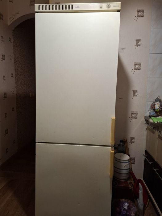 Продам холодильник AEG робочий