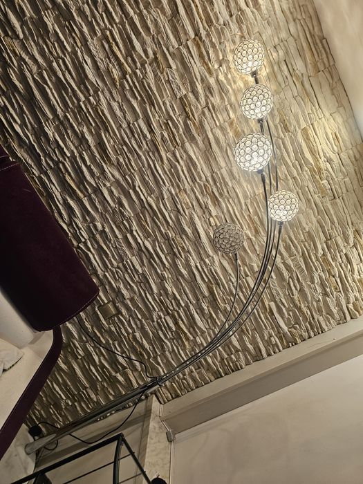 Elegancka lampa podłogowa srebrne klosze