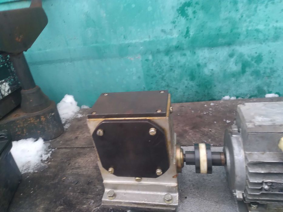 Электродвигатель+ редуктор( 0.37квт, 1:60)