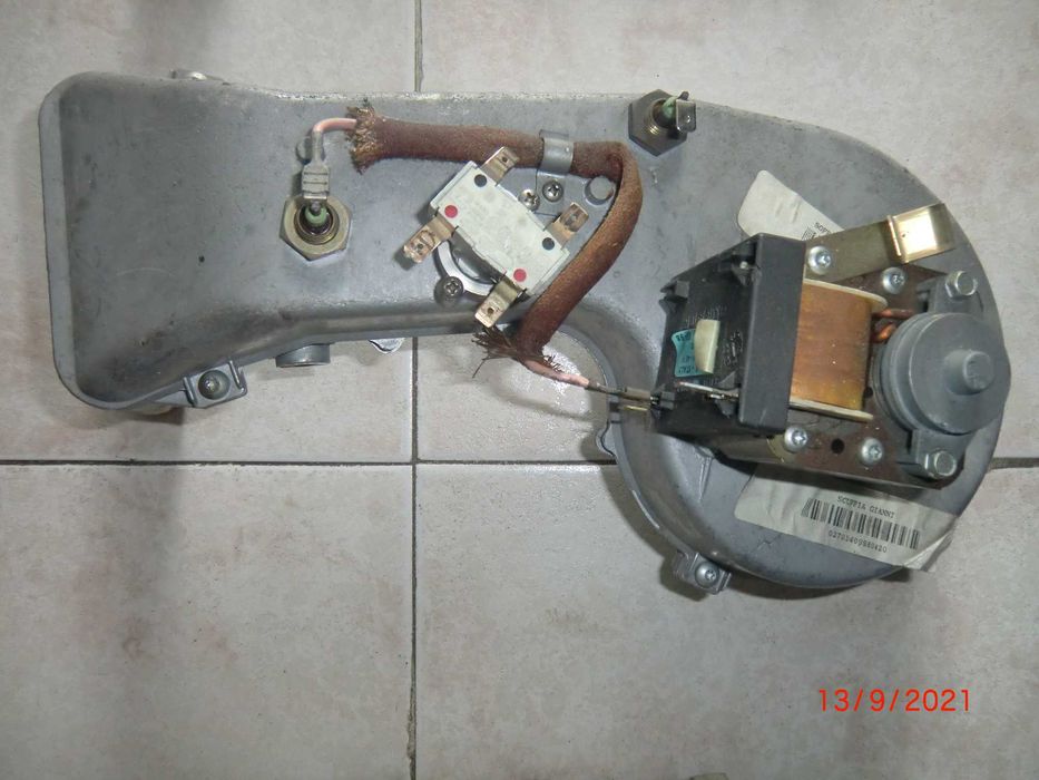 Peças, máquina roupa Singer LSE800Q e outras marcas.