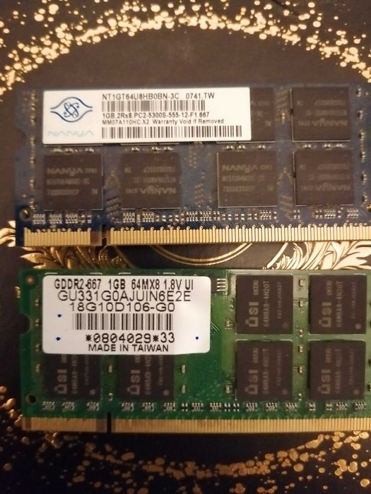 Várias memórias DDR264553118494979120