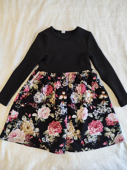 Гарна сукня для дівчинки