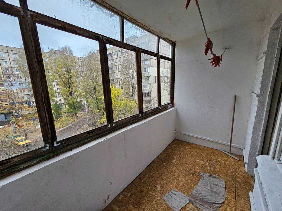 Продам 3 кімнатну квартиру  Лівий  берег вул Калинова  Образцова