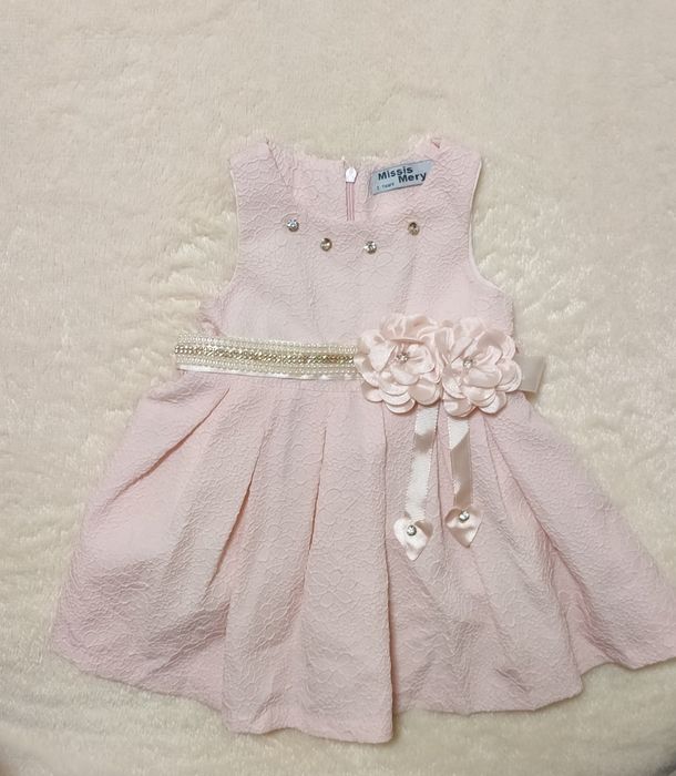 Рожева сукня на дівчинку