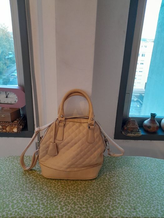 Vendo Mala de Senhora muito bonita como nova