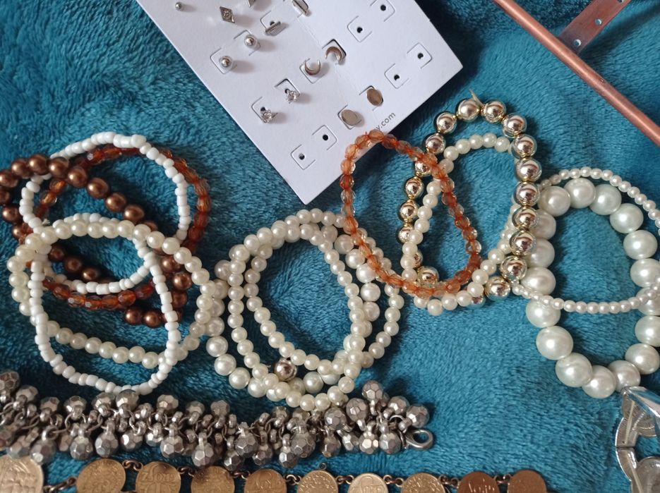 Biżuteria plus stojak na biżuterię 17x kolczyki 16x bransoletka