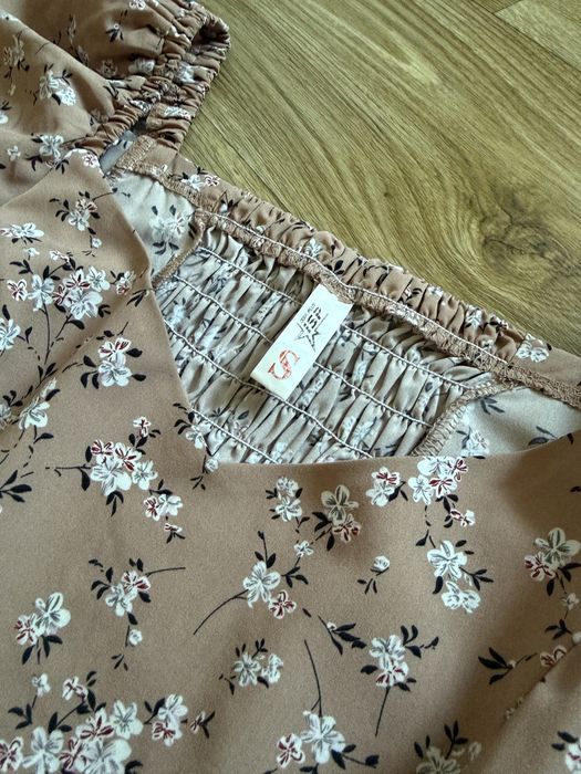 Жіноча сукня з квітковим принтом