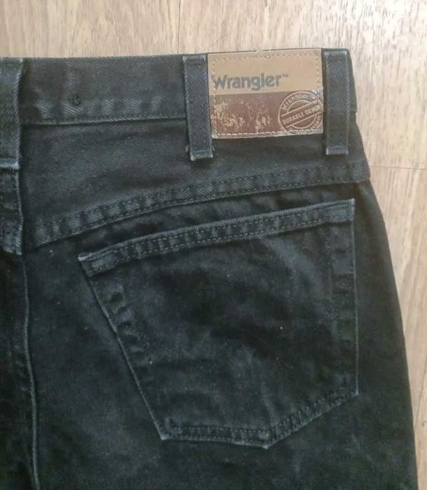 Wrangler durable czarne jeansy straight 3432 męskie