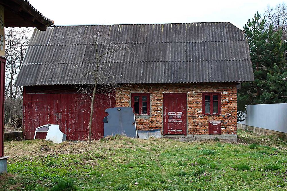 Продається будинок з ділянкою в селі Рожнів.