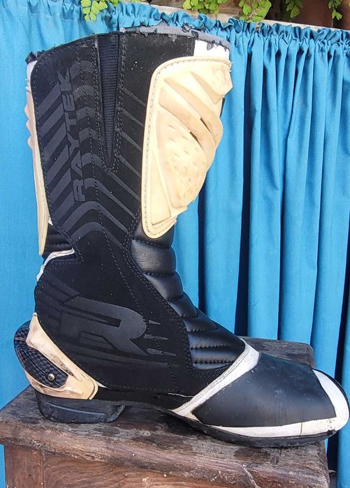 Botas 'MotoGP' pertenceram a Valentino Rossi, anos 2000